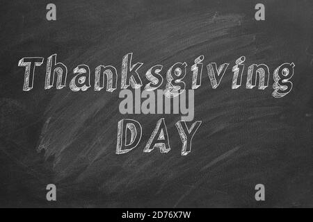 Disegno a mano del testo 'giorno del Ringraziamento' sulla lavagna Foto Stock