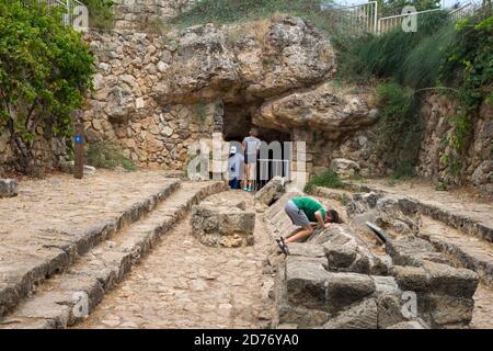 Israele, Ramat Hanadiv vicino a Zichron Yaacov. Rovine di un antico insediamento agricolo. Horvat Aqav sito archeologico a Ramat Hanadiv è una natura p Foto Stock