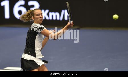 Ostrava, Repubblica Ceca. 21 Ott 2020. ***CTK POOL*** tennista belga Elise Mertens in azione durante la partita contro il giocatore americano Amanda Anisimova durante il torneo di tennis J&T Banka Ostrava Open 2020 a Ostrava, Repubblica Ceca, il 21 ottobre 2020. Credit: Jaroslav Ozana/CTK Photo/Alamy Live News Foto Stock