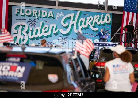 MIRAMAR, FL, USA - 13 ottobre 2020 - il candidato presidenziale americano Joe Biden al Drive-in GOTV Rally al Miramar Regional Park - Miramar, Florida, USA - Foto Stock