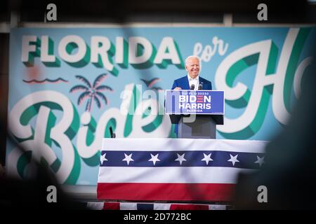 MIRAMAR, FL, USA - 13 ottobre 2020 - il candidato presidenziale americano Joe Biden al Drive-in GOTV Rally al Miramar Regional Park - Miramar, Florida, USA - Foto Stock