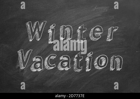 Testo del disegno a mano Vacanze invernali su lavagna Foto Stock