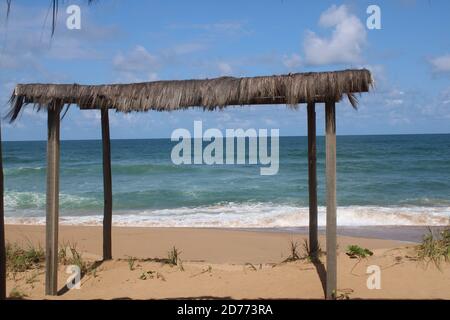 cabana sulla spiaggia del deserto brasiliano Foto Stock