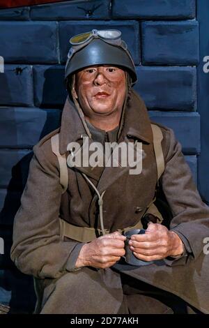 National Army Museum a Waiouru, Isola del Nord, Nuova Zelanda. Il pilota di spedizione riposa tra le rovine durante la campagna in Italia. Foto Stock