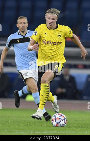 OME, ITALIA - Ottobre 20 : Erling Haaland (9 ) di Borussia Dortmund in azione durante la partita di calcio del gruppo UEFA Champions League tra le SS Lazio Foto Stock