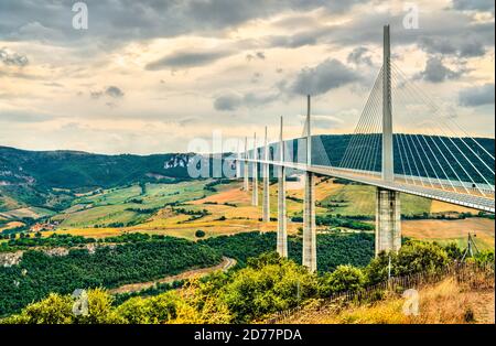 Il Viadotto Millau in Francia, il ponte più alto del mondo Foto Stock