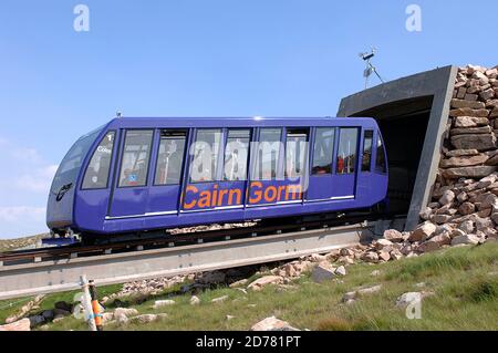 La funicolare di Cairngorm usata in estate dai turisti e dagli sportivi della neve in inverno. Foto Stock