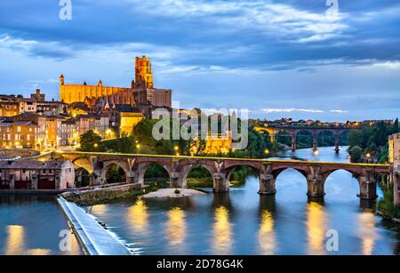 Albi la Cattedrale e il Ponte Vecchio, Francia Foto Stock
