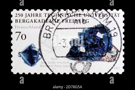 MOSCA, RUSSIA - 21 OTTOBRE 2017: Un francobollo stampato nella Repubblica Federale tedesca mostra Fluorite, Accademia mineraria a Freiberg serie, circa 2015 Foto Stock