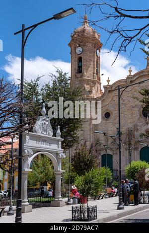 25 febbraio 2020: Vista sulla piazza principale chiamata 'Plaza 10 de Noviembre'. Potosi, Bolivia Foto Stock