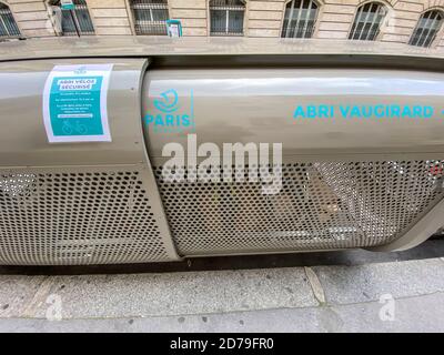 RIFUGIO SICURO PER BICICLETTE A PARIGI Foto Stock