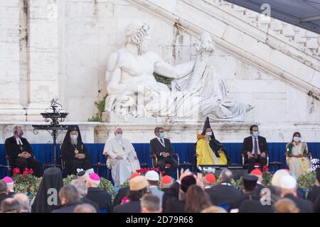 Roma, Italia. 20 Ott 2020. Incontro internazionale 'Nessuno è salvato da solo - Fraternità e Pace' in Piazza del Campidoglio a Roma, Italia il 20 ottobre 2020, il trentaquattresimo anniversario promosso dalla Comunità di Sant'Egidio, dopo la storica giornata voluta da Giovanni Paolo II nel 1986 ad Assisi. (Foto di Matteo Nardone/Pacific Press/Sipa USA) Credit: Sipa USA/Alamy Live News Foto Stock