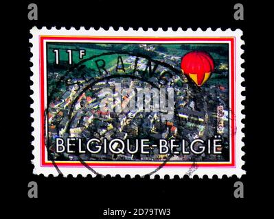 MOSCA, RUSSIA - 26 NOVEMBRE 2017: Un francobollo stampato in Belgio mostra Aviazione, Città da uccelli vista, serie, circa 1983 Foto Stock