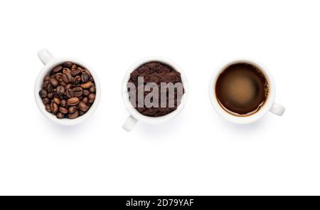 composizione con tazze di chicchi di caffè, caffè macinato e nero Foto Stock