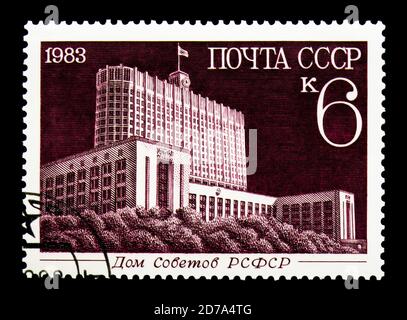 MOSCA, RUSSIA - 26 NOVEMBRE 2017: Un francobollo stampato in URSS (Russia) mostra la casa russa della Federazione Sovietica, 1981, nuovi edifici a Mosca serie, circa Foto Stock