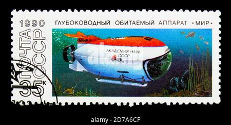 MOSCA, RUSSIA - 26 NOVEMBRE 2017: Un francobollo stampato in URSS (Russia) mostra i sottomarini di Ricerca, serie, circa 1990 Foto Stock