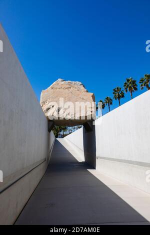 Installazione di massa masso artefatto presso LACMA, Los Angeles, California, Stati Uniti d'America, USA Foto Stock