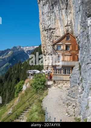 Ebenalp, Guest house Aescher - Wildkirchli sotto la scogliera di Ascher, Ebenalp, Appenzell, Svizzera Foto Stock