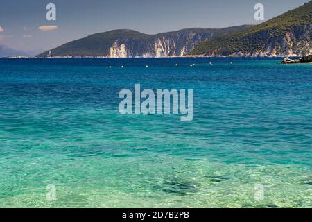 Veduta di Ithaki da Emplisi Beatch (Cefalonia) Foto Stock