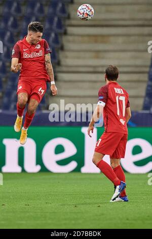 Salisburgo, Austria 21 ottobre 2020: CL - 20/21 - RB Salzburg vs. Mosca locomotiva da sinistra Dominik Szoboszlai (FC Salzburg) e Andreas Ulmer (FC Salzburg), | usage worldwide Credit: dpa picture Alliance/Alamy Live News Foto Stock