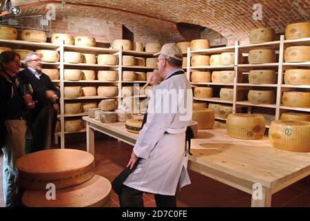 Torino, Piemonte/Italia-01/26/2007- l'apertura del mercato Eataly a Torino, la prima sede di centri commerciali di qualità alimentare italiana. Foto Stock