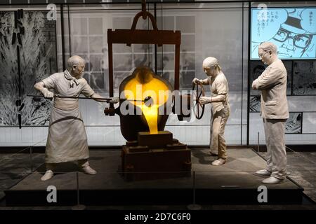 Nagoya / Giappone Nov 26 2019 : modello per tre persone del lavoro con la fornace in esposizione nel Memorial Museum of Industry and Technology. Toyota è un Foto Stock