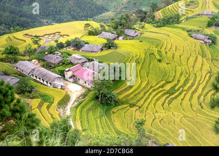 Phung villaggio, distretto di Hoang su Phi, provincia di ha Giang, Vietnam - 11 settembre 2020: Godetevi lo splendido scenario del villaggio di Phung, la Dist di Hoang su Phi Foto Stock