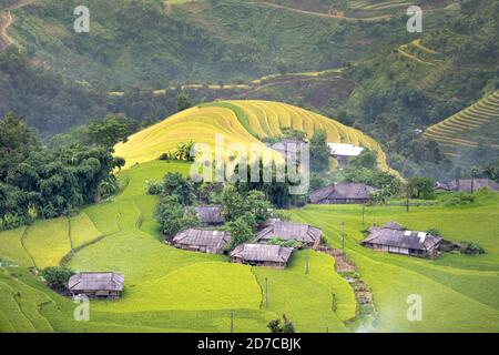 Phung villaggio, distretto di Hoang su Phi, provincia di ha Giang, Vietnam - 11 settembre 2020: Godetevi lo splendido scenario del villaggio di Phung, la Dist di Hoang su Phi Foto Stock