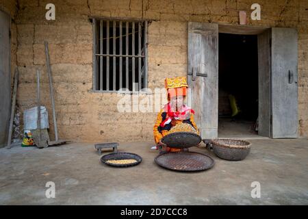 Ai Quoc commune, distretto di Loc Binh, Lang Son - 22 settembre 2020: Scena live della minoranza etnica Dao Lu Gang nel comune di ai Quoc, Loc Binh distr Foto Stock