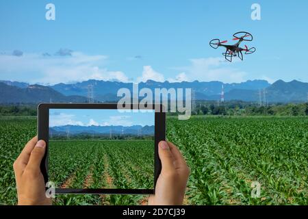 Drone per agricoltura, drone utilizzare per vari campi come analisi di ricerca, sicurezza,salvataggio, terreno la tecnologia di scansione, monitoraggio di idratazione del suolo ,yie Foto Stock