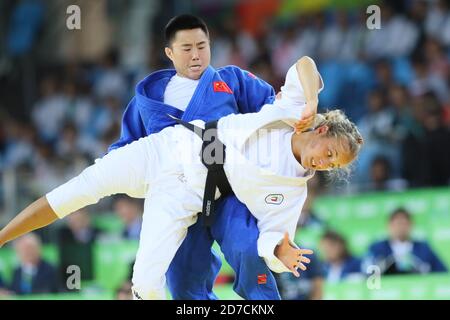 (Da U a D) Yingnan ma (CHN), Odette Giuffrida (ITA), 7 AGOSTO 2016 - Judo : Semifinale femminile di -52kg alla Carioca Arena 2 durante i Giochi Olimpici Rio 2016 a Rio de Janeiro, Brasile. (Foto di YUTAKA/AFLO SPORT) Foto Stock