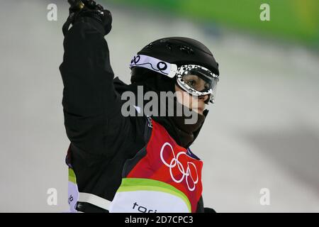 Torino, Italia. 11 Feb 2006. Laoura Sandra (fra) Sci Freestyle : Moguls femminili a Sauze d'Oulx Jouvenceaux durante le Olimpiadi invernali di Torino 2006 a Torino. Credit: Koji Aoki/AFLO SPORT/Alamy Live News Foto Stock