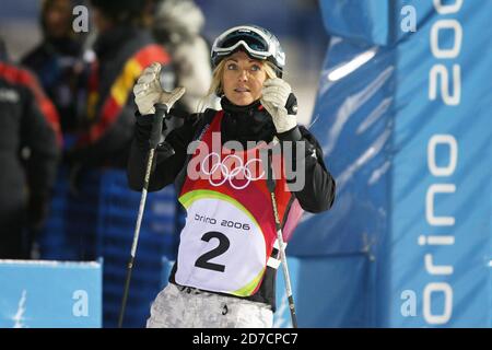 Torino, Italia. 11 Feb 2006. Kari Traa (NOR) Sci Freestyle : Moguls femminili a Sauze d'Oulx Jouvenceaux durante le Olimpiadi invernali di Torino 2006 a Torino, Italia . Credit: Koji Aoki/AFLO SPORT/Alamy Live News Foto Stock