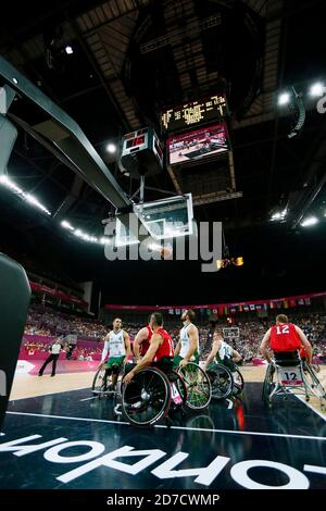 Londra, Regno Unito. 8 Settembre 2012. Vista generale Basket accessibile in sedia a rotelle : incontro finale tra Australia e Canada durante i Giochi Paralimpici di Londra 2012 nella North Greenwich Arena di Londra, Regno Unito . Credit: AFLO SPORT/Alamy Live News Foto Stock