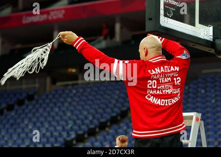 Londra, Regno Unito. 8 Settembre 2012. Canada team group (CAN) accessibile in sedia a rotelle basket : cerimonia della medaglia degli uomini durante i Giochi Paralimpici di Londra 2012 alla North Greenwich Arena di Londra, Regno Unito . Credit: AFLO SPORT/Alamy Live News Foto Stock