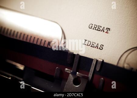 Grande frase di idee scritta con una macchina da scrivere. Foto Stock