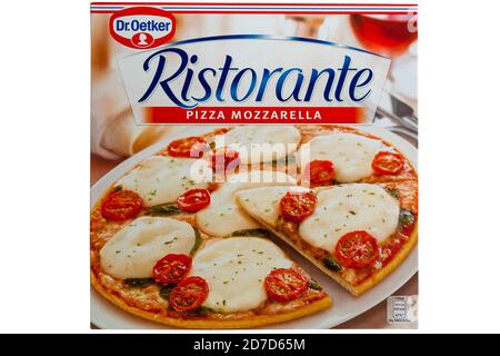 Dr. Oetker Ristorante Pizza Mozzarella pizza surgelata isolata su sfondo bianco Foto Stock