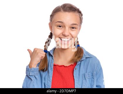 Felice adolescente che punta in su, gesturing idea o facendo il gesto numero uno, isolato su sfondo bianco Foto Stock