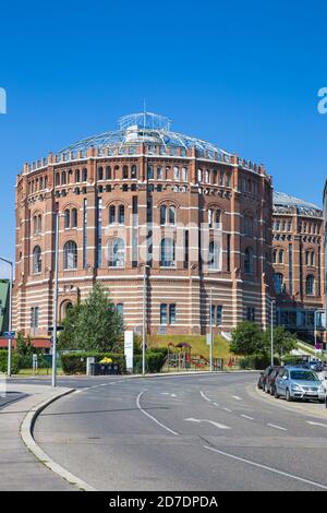 Austria, Vienna, Simmering, Gasometer Buildings - serbatoi di gas convertiti in appartamenti Foto Stock