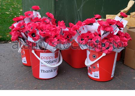 Edimburgo, Scozia, Regno Unito. 22 ottobre 2020. Poppy Scotland Appeal, Poppies in fase di posa in Princes Street Gardens in preparazione per la Domenica della memoria che quest'anno cade l'8 novembre. Credit: Craig Brown/Alamy Live News Foto Stock