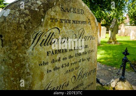Lapide di William Burns, padre di Robert o Rabbie Burns, in Alloway Auld Kirk (Chiesa Vecchia). Alloway Kirk è stato l'ambientazione di una delle poesie più famose di Burns, 'Tam o' Shanter'. Foto Stock