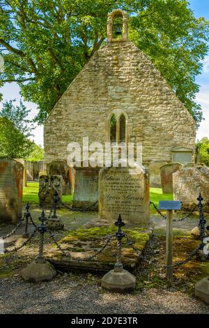 Lapide di William Burns, padre di Robert o Rabbie Burns, in Alloway Auld Kirk (Chiesa Vecchia). Alloway Kirk è stato l'ambientazione di una delle poesie più famose di Burns, 'Tam o' Shanter'. Foto Stock