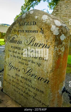 Lapide di William Burns, padre di Robert o Rabbie Burns, in Alloway Auld Kirk (Chiesa Vecchia). Alloway Kirk è stato l'ambientazione di una delle poesie più famose di Burns, 'Tam o' Shanter'. Foto Stock