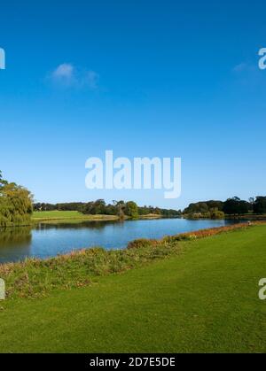 Il lago, Holkham Hall, Norfolk, East Anglia, Inghilterra, Regno Unito. Foto Stock