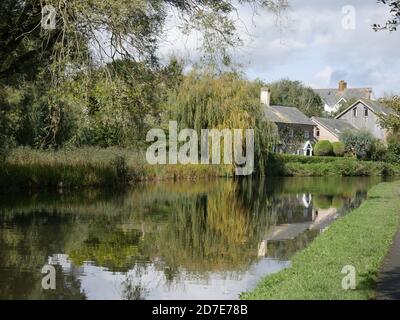 Vista lungo il canale di Bude in Cornovaglia a settembre Mattina Foto Stock