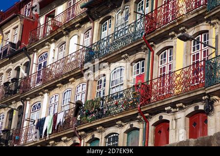 Particolare di vecchie case a Porto Foto Stock