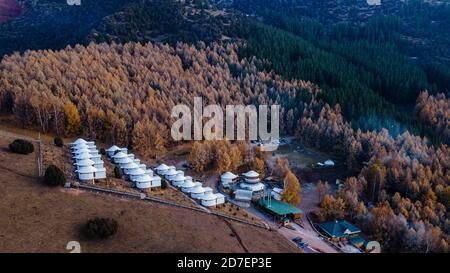 Colori autunnali in Chunkurchak nel Kyrgyzstan's Chuy Oblast. Foto Stock