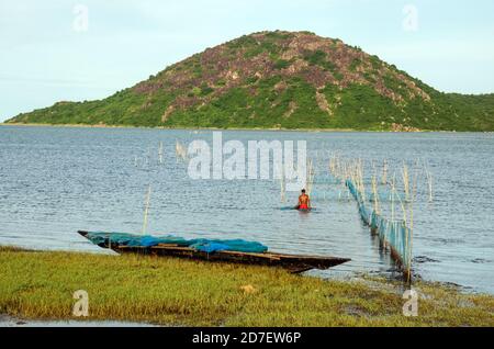 pescatore e paesaggio a rambha odisha Foto Stock