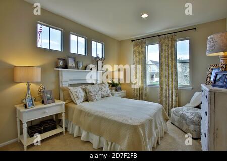 Camera da letto, case di villaggio casa modello, Arvada, Colorado, STATI UNITI D'AMERICA Foto Stock