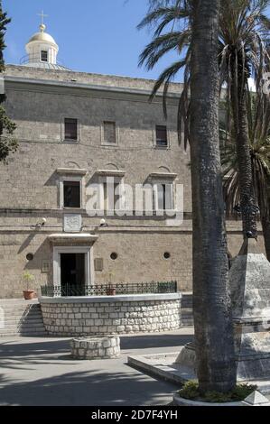 Haifa, הכרמל, Monte Carmelo, חיפה, Hajfa, حيفا, Israele, Izrael, ישראל; Monastero di Stella Maris - facciata. Monastero di nostra Signora del Monte Carmelo Foto Stock